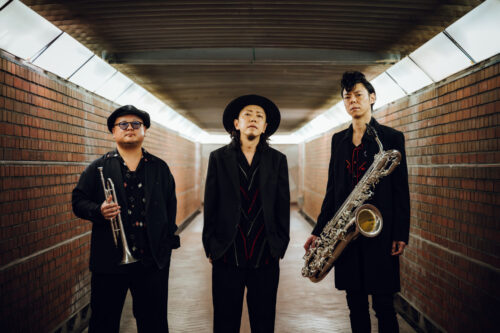 Takato Jazz & Blues Festival に出演するインストゥルメンタルジャムバンド Solitary Circus のライブ演奏