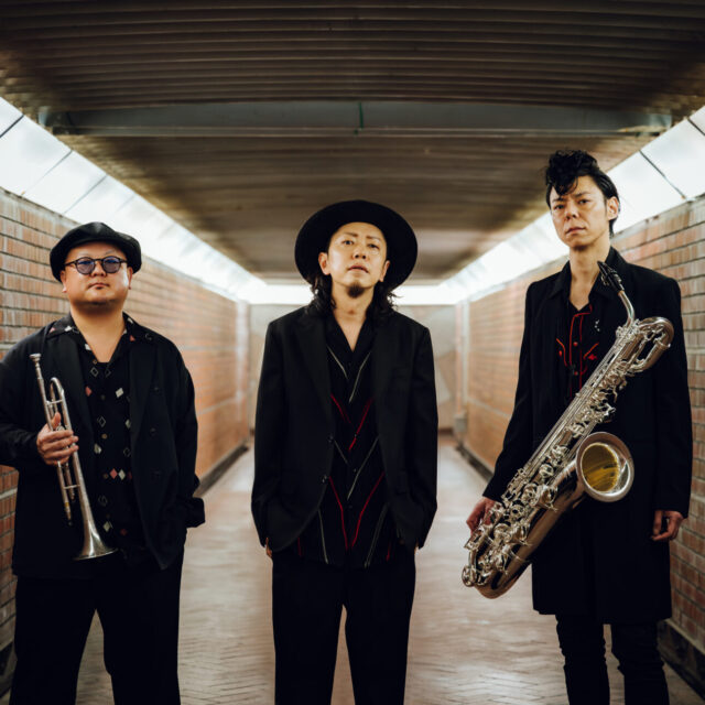 Takato Jazz & Blues Festival に出演するインストゥルメンタルジャムバンド Solitary Circus のライブ演奏