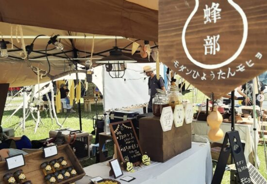 Mohyo_88のはちみつと養蜂クラフト、みつばちのいる風景