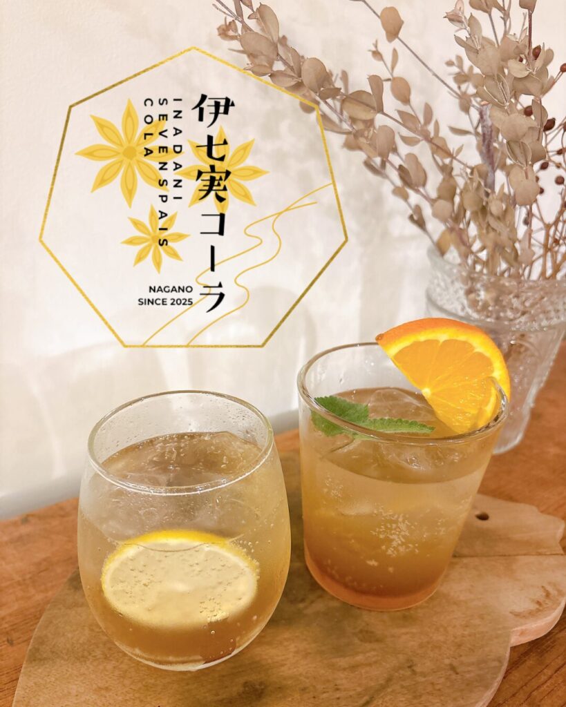 シュワシュワのクラフトコーラと手づくりドリンクが並ぶブースの様子