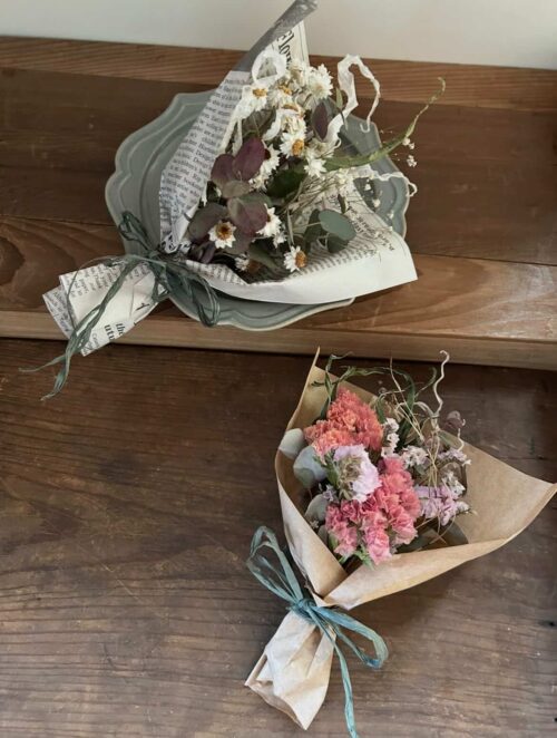 ドライフラワー作品と天然アロマスプレーが並ぶゆうかりの木のブース風景