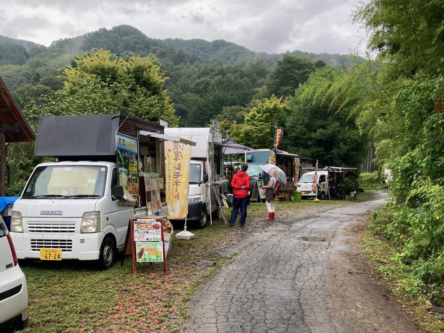 高遠ジャズ&ブルースフェスティバルの会場でフードを提供する出店